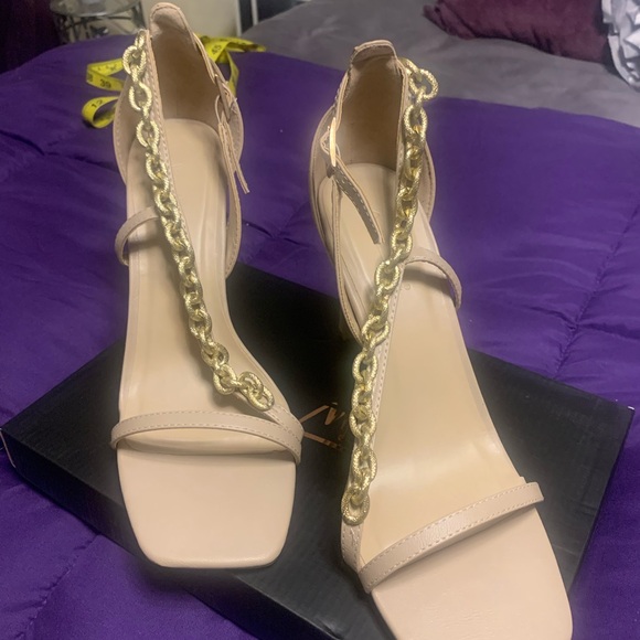 New Sexy Chain Detail Heel Sandal - Sz 10 - Picture 2 of 7